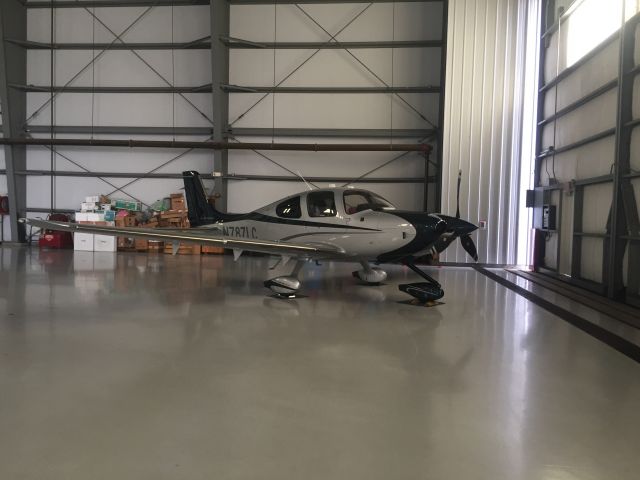 Cirrus SR-22 (N787LC) - This is the most beautiful Sr-22G I have ever seen! And I had the honor of flying in the Right seat up to KEZF.