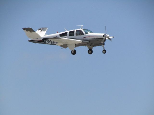 Beechcraft 35 Bonanza (N8332N) - Landing RWY 20R