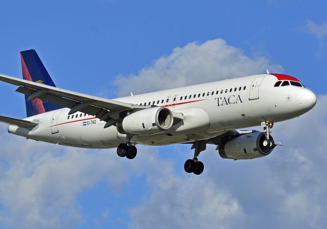 Airbus A320 (EJ-TAD)