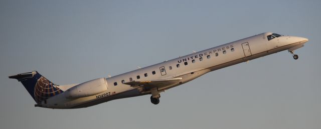 Embraer ERJ-135 (N14907)