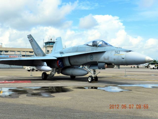 McDonnell Douglas FA-18 Hornet (18-8742)