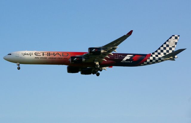 Airbus A340-600 (A6-EHJ)