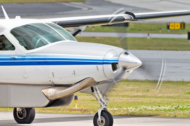 Cessna Caravan (N969PL) - Cessna Caravan taxiing to the runway at DeKalb Peachtree Airport