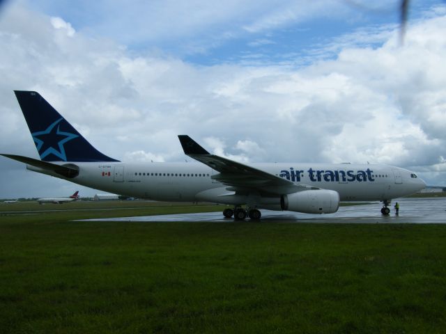 Airbus A330-200 (C-GTSN)