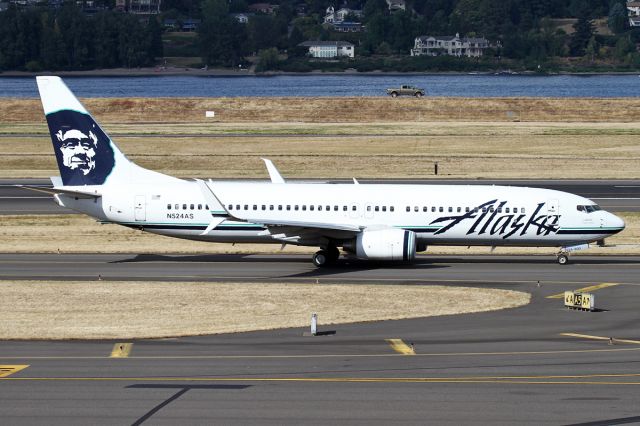 Boeing 737-800 (N524AS)