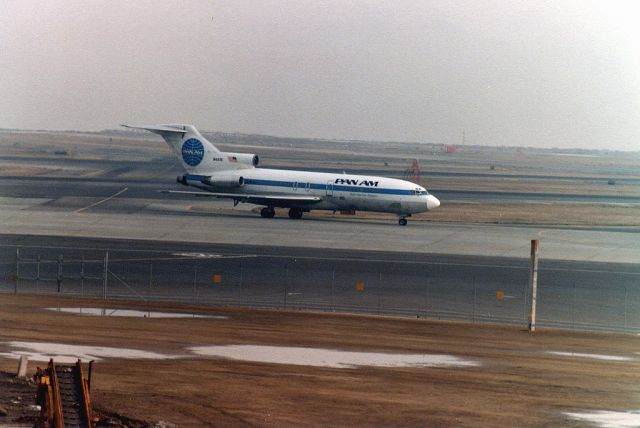 Boeing 727-100 (N4616) - Pan American World Airways - Boeing 727-35 C/N 18817/118 - N4616 - at SFO 1980-Dec-24.