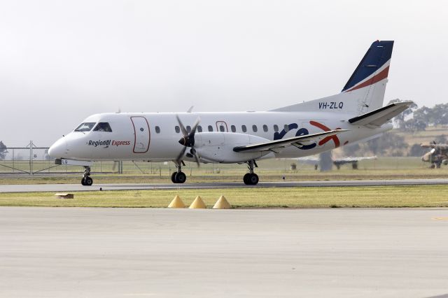 Saab 340 (VH-ZLQ) - Regional Express Airlines (VH-ZLQ) Saab 340B taxiing at Wagga Wagga Airport.