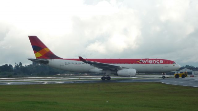 Airbus A330-200 (N973AV)