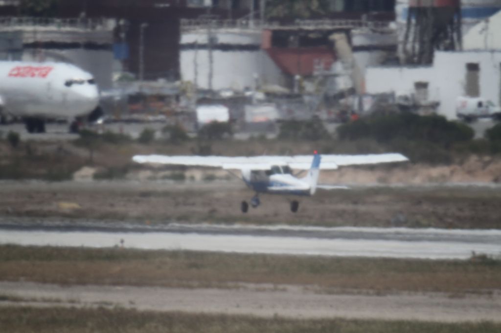 Cessna Skyhawk (XB-CPE) - TOUCH AND GO