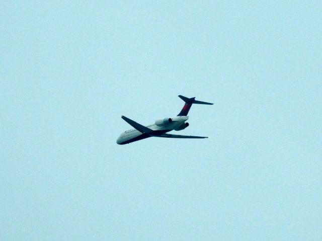 Boeing 717-200 (N981AT) - DAL1900 BOS-LGA