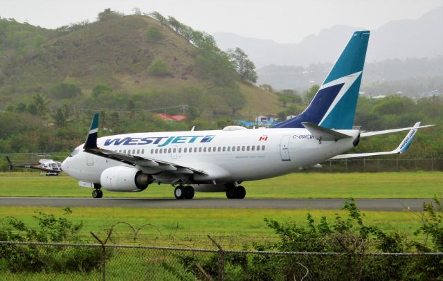 Boeing 737-700 (C-GWCM)