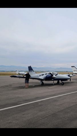 Piper Seneca (N787WA)