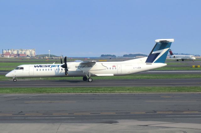 de Havilland Dash 8-400 (C-FOEN) - Taxiing by the A320 Im on with Delta Boeing 717 N974AT behind.