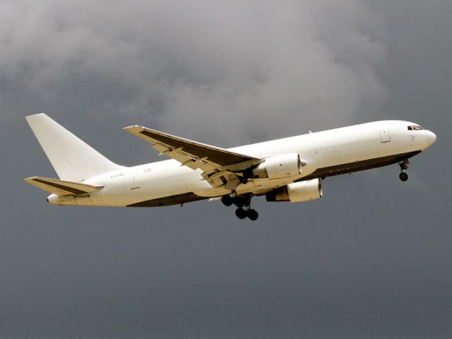 BOEING 767-200 (N741AX)