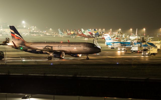 Airbus A320 (VQ-BRW)