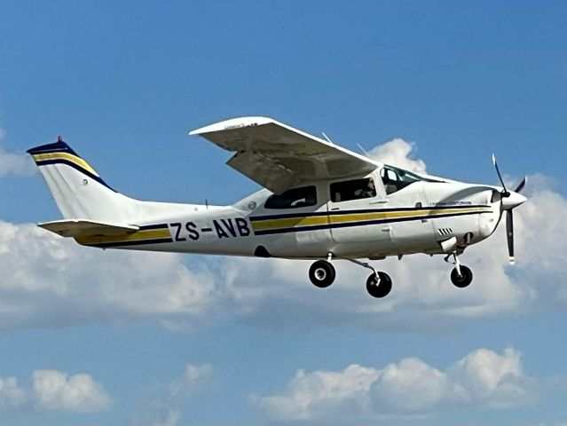 Cessna Centurion (ZS-AVB) - Landing runway 29 with non-standard right hand circuit (Johannesburg International airport in the vicinity). 16-MAR-2024.