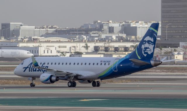 EMBRAER 175 (long wing) (N628QX) - Spotted at KLAX on 10-26-2020