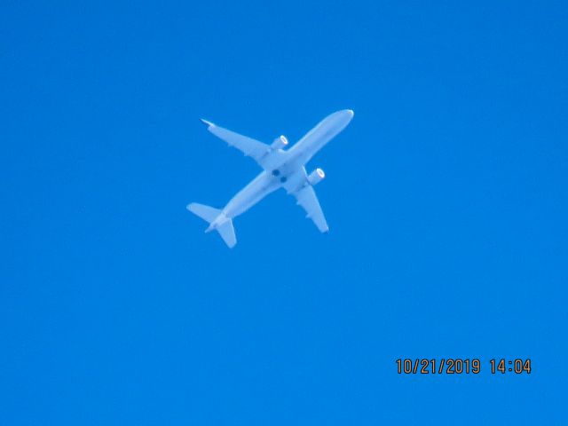 Embraer 175 (N739YX)