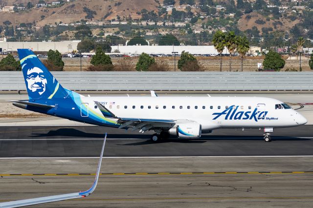 Embraer 175 (N173SY) - First officer looking to see if the taxiway is clear before entering the area after arriving from San Jose