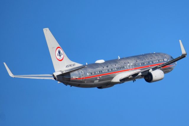 Boeing 737-800 (N905NN) - N905NN (AstroJet Livery) departing Tampa International (TPA) for Philadelphia International (PHL) as AA1116