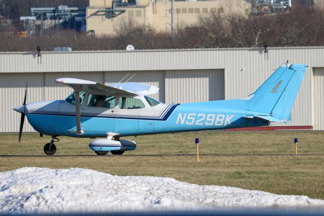 Cessna Skyhawk (N5298K) - Taxiing to runway 18 for departure.