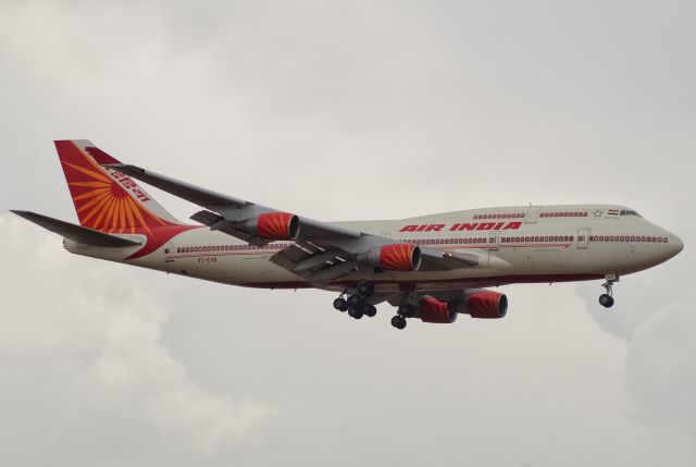 Boeing 747-200 (VT-EVB) - Air Indias B747-400 ready to land in ATH/LGAV carrying the President of India for VIP visit.