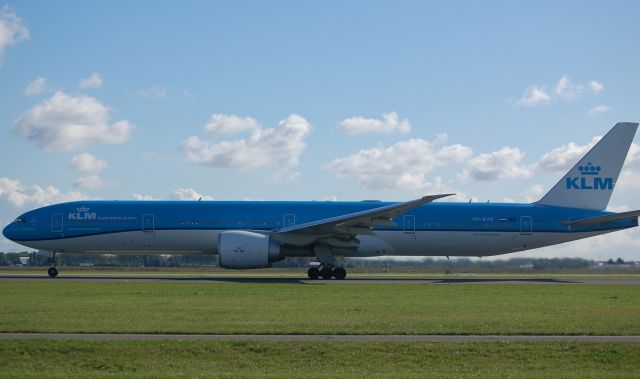 Boeing 777-200 (PH-BVR) - B777-306ER cn61603 take off rwy36L 25-09-22