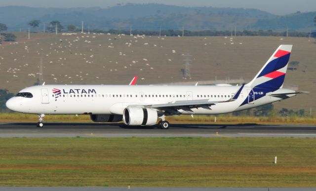Airbus A321 (PS-LBI)