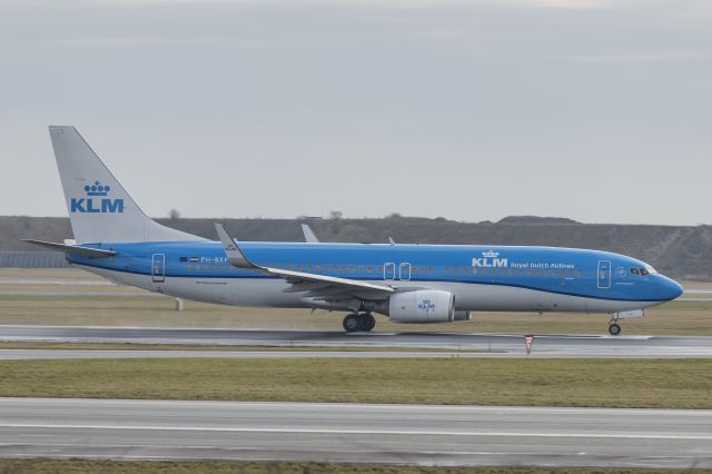 Boeing 737-700 (PH-BXF) - West Of Runway 22R