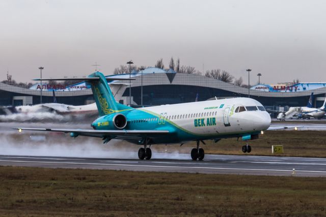 Fokker 100 (UPF1009)