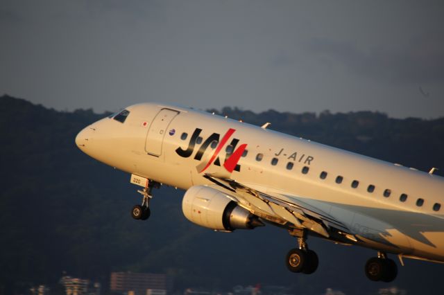 Embraer 170/175 (JA220J)