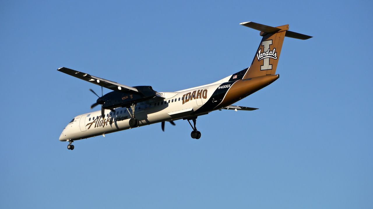 de Havilland Dash 8-400 (N400QX) - ASA2285 from KGPI on final to Rwy 34C on 2/23/15. (cn 4030).