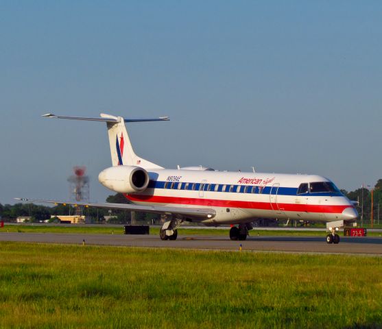 Embraer ERJ-135 (N809AE)