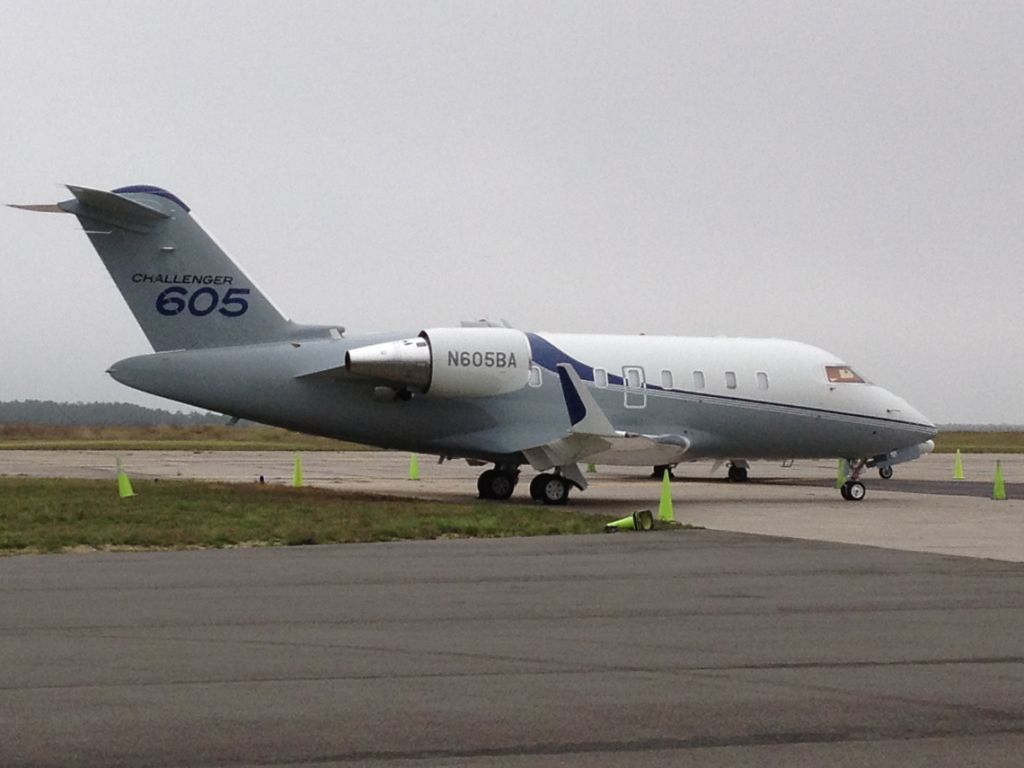 Canadair Challenger (N605BA) - Large cabin.