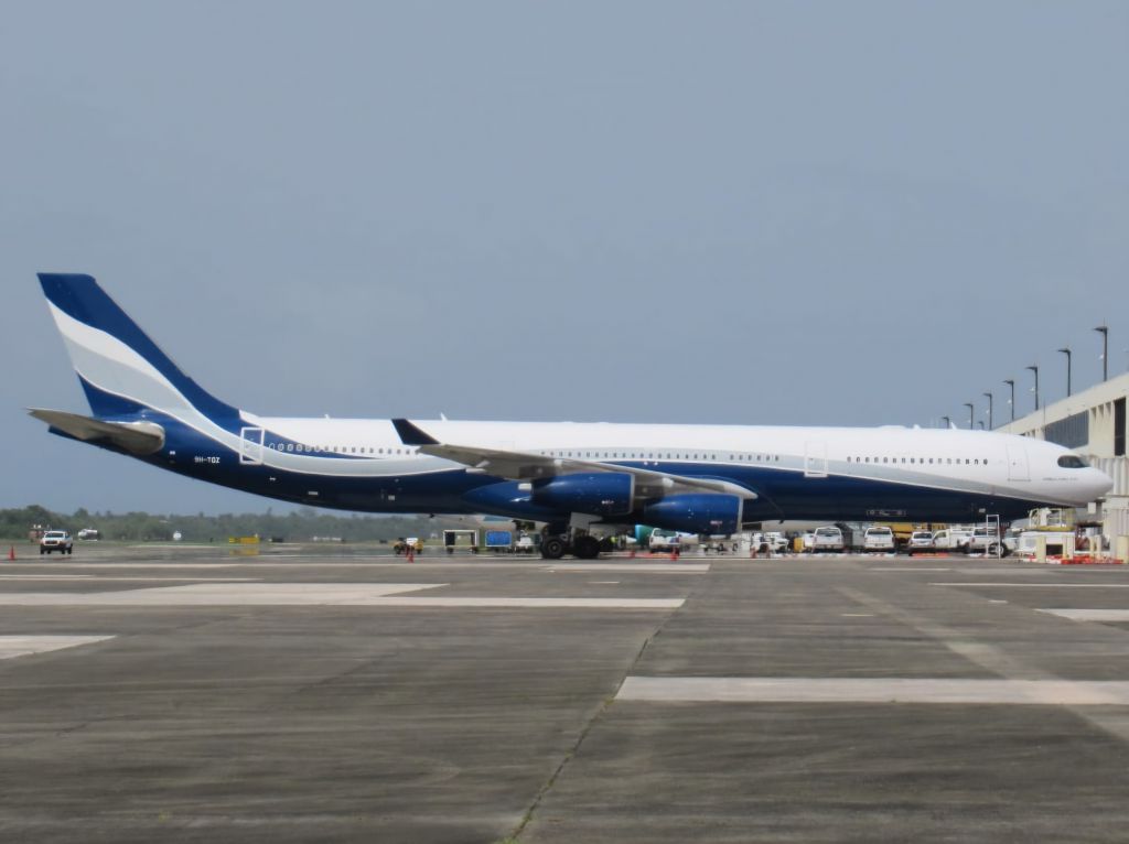 Airbus A340-300 (9H-TQZ)