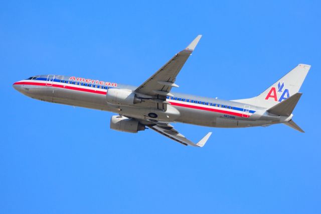 Boeing 737-800 (N834NN) - American - N834NN - B737-800 - Departing KDFW 12/25/2013