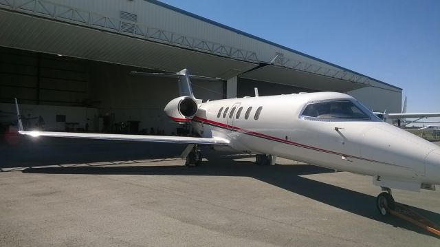 Learjet 40 (N779CF)