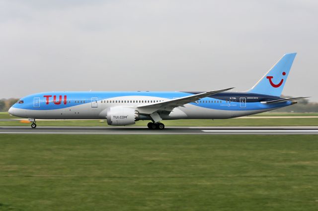 Boeing 787-9 Dreamliner (G-TUIL) - TOM126 departing to Puerta Vallarta in Mexico