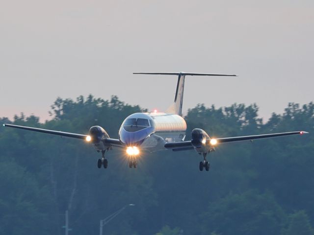 Embraer EMB-120 Brasilia (N122HL) - Freight Runner 997 arriving on RWY 24R early this morning, 2 Aug 2022. 