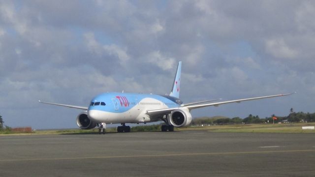 Boeing 787-9 Dreamliner (G-TUIM)