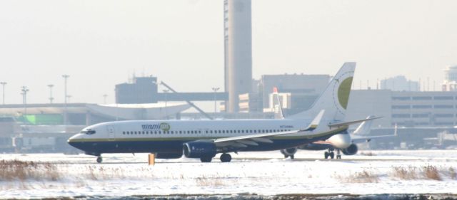 Boeing 737-800 (N734MA)