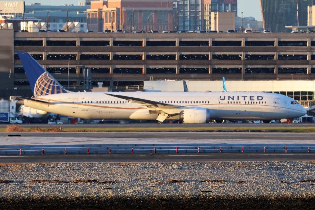 Boeing 787-9 Dreamliner (N19951) - United B789 operating DEL-EWR diversion to Logan.