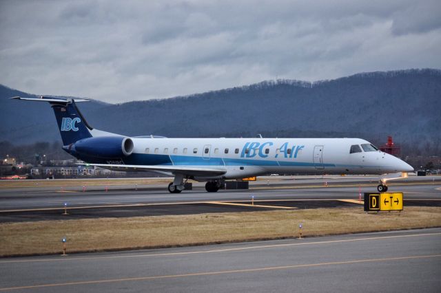 Embraer ERJ-145 (N261BC)