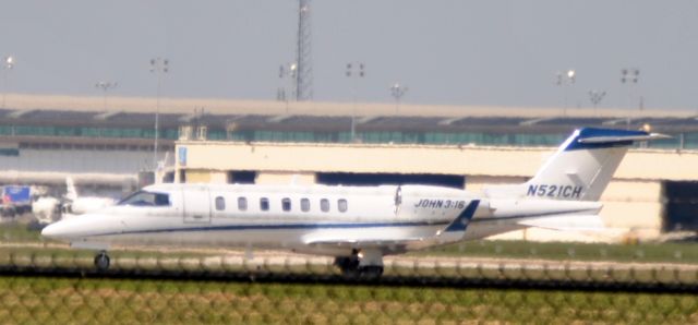 Learjet 40 (N521CH)