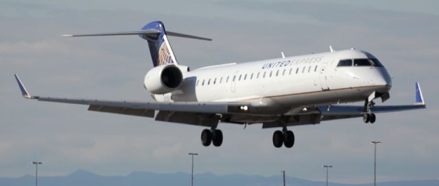 Canadair Regional Jet CRJ-700 (N710SK) - Landing on 35L.