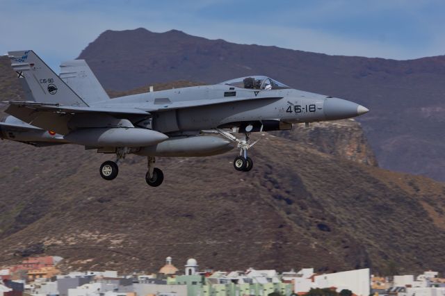 McDonnell Douglas FA-18 Hornet (C1590) - EF18A+ Hornet landing with 3 extra fuel tanks