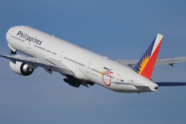 BOEING 777-300 (RP-C7773)