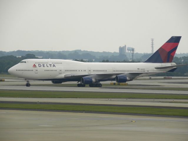 Boeing 747-400 (N668US)