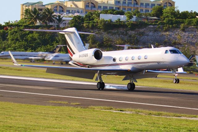 Gulfstream Aerospace Gulfstream IV (N435QS) - N435QS landing at St Maarten