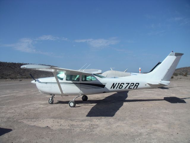 Cessna Skylane (N1672R)